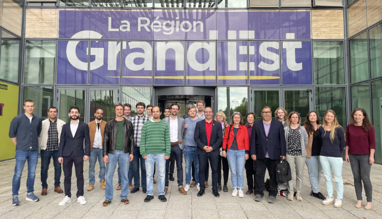 L'ensemble des partenaires du projet ASIMUTE réuni devant les locaux Interreg à Strasbourg
