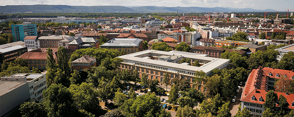 Bâtiment de l'université de Karlsruhe, qui travaille sur le contrôle optimal des systèmes de chauffage domestique pour le projet ASIMUTE